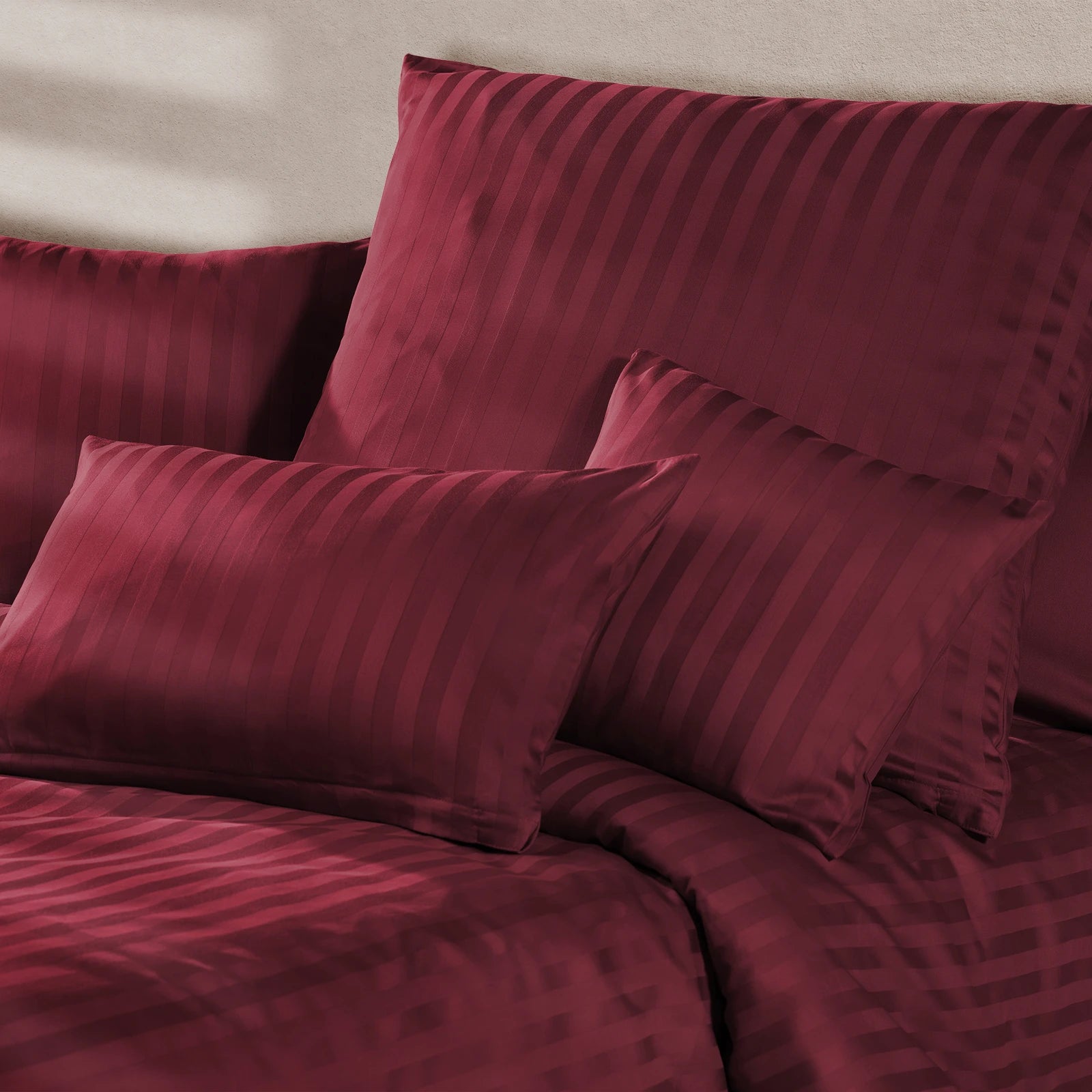 Mako Satin Damaststreifen Bettwäsche - Aurora Rot - 135x200 + 40x80cm